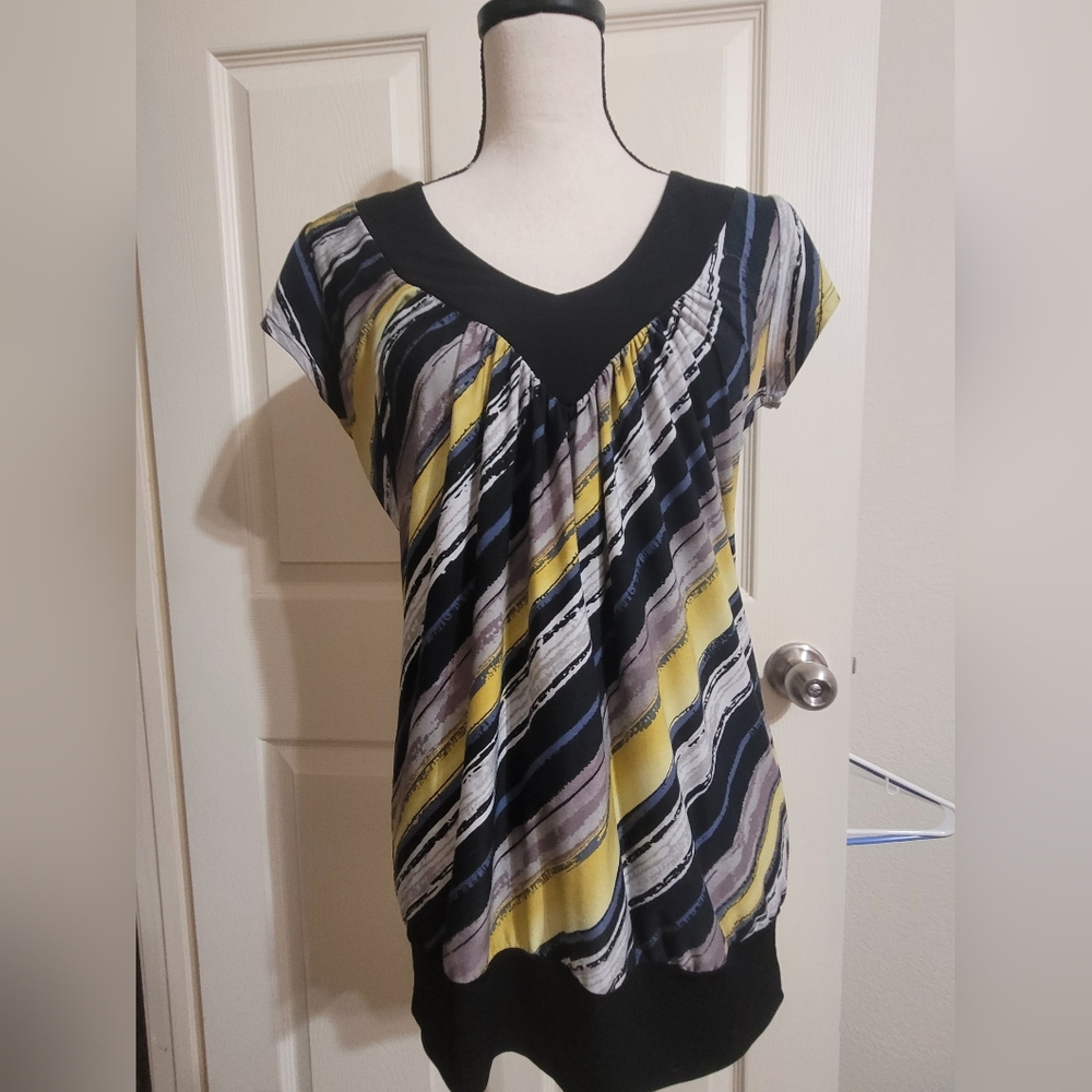 4/$25MAYBE blouse  used great condition   Size Large Polyester and spandex.